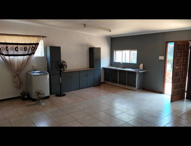 5 BEDROOM HOUSE FOR SALE IN SUIDERBERG